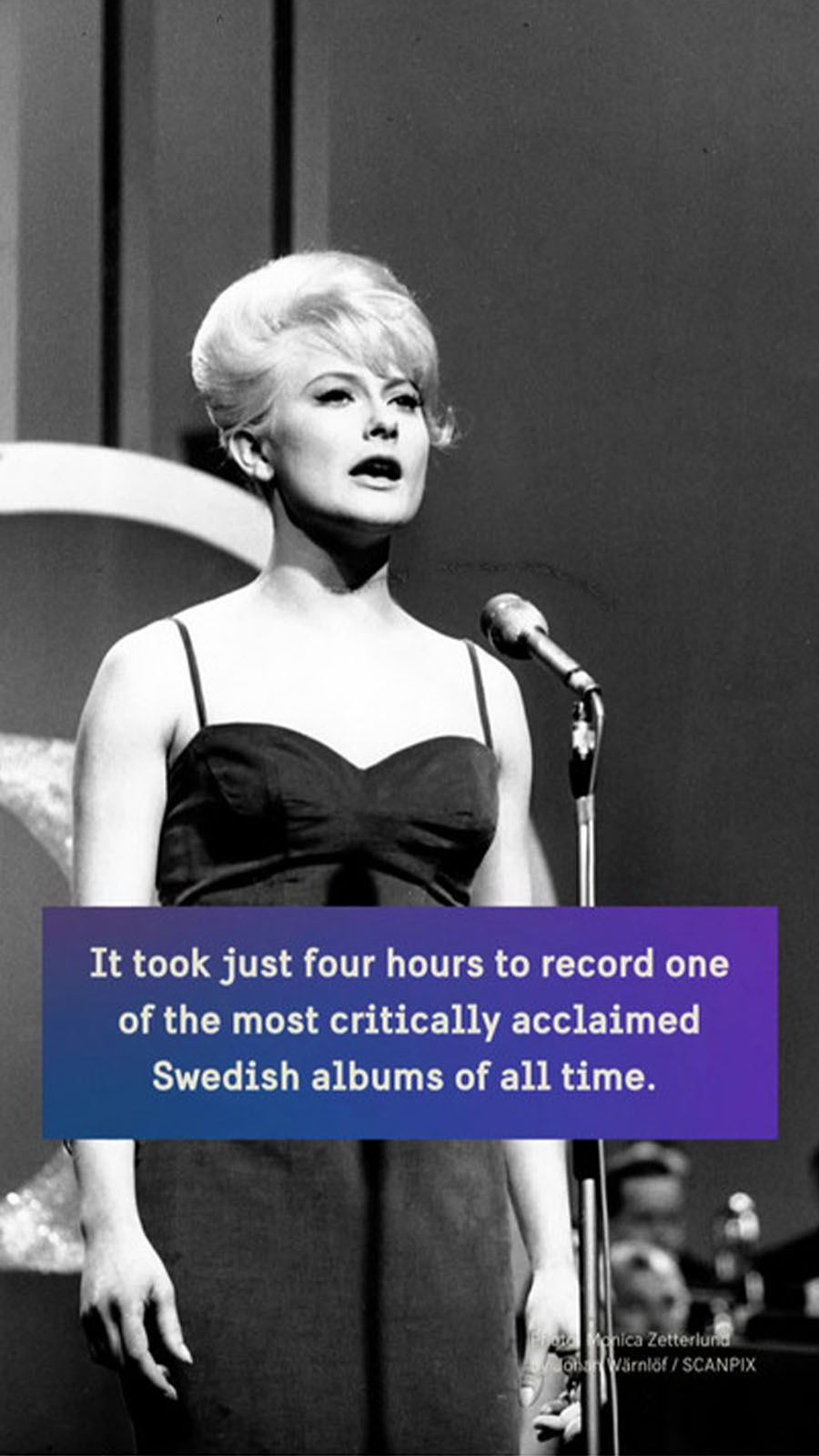 Swedish artist Monica Zetterlund singing into a microphone.