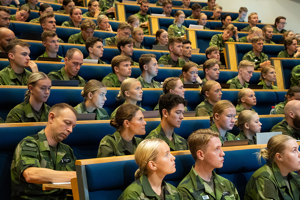 The crown princess at military class.