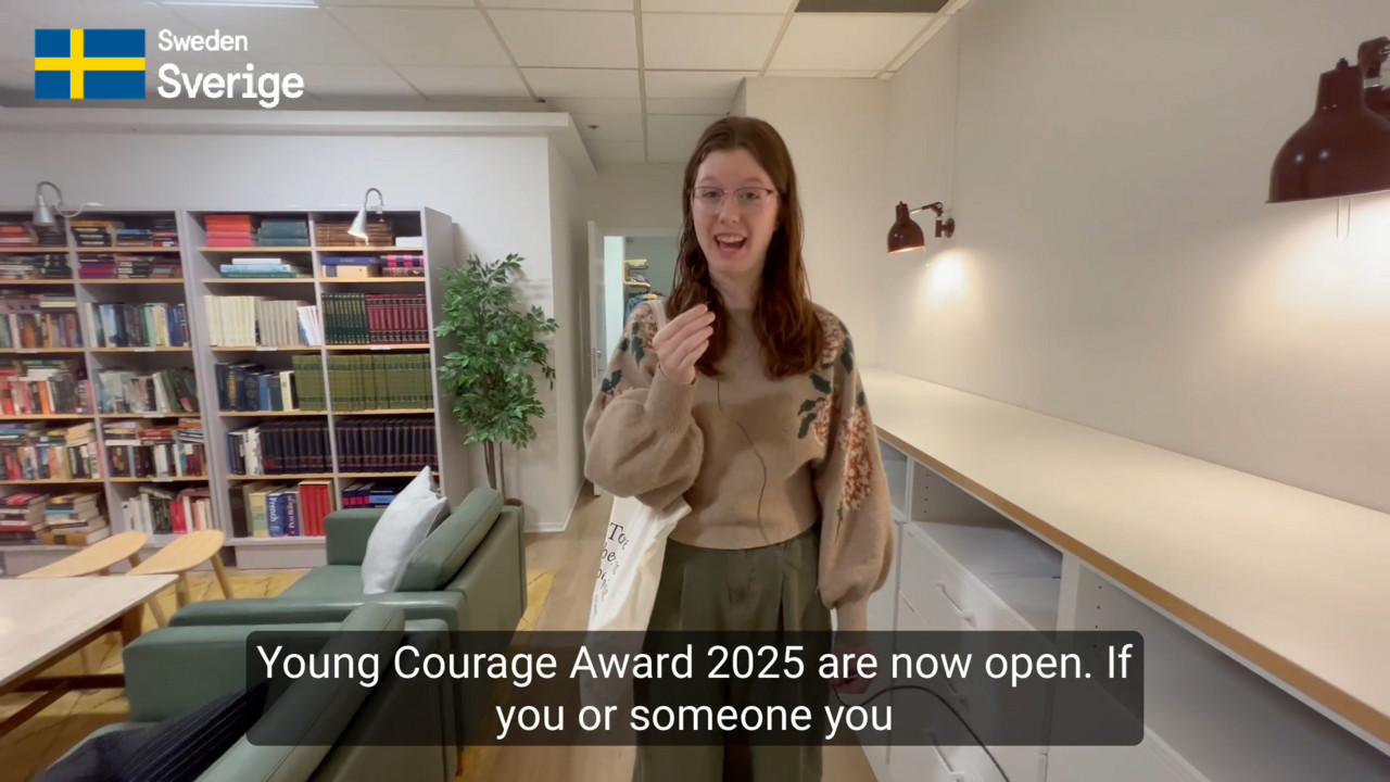 A young woman talking to the camera.